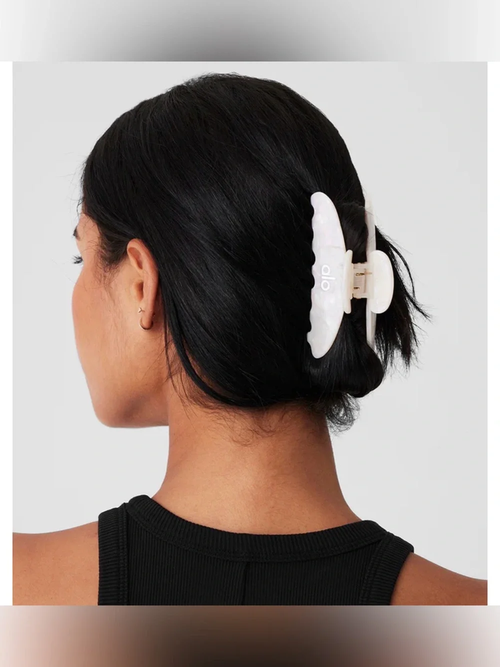 ALO YOGA WHITE PEARL CLAW CLIP - NWT